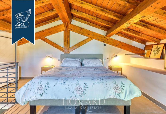 Image No.224-18 Bed Farmhouse for sale