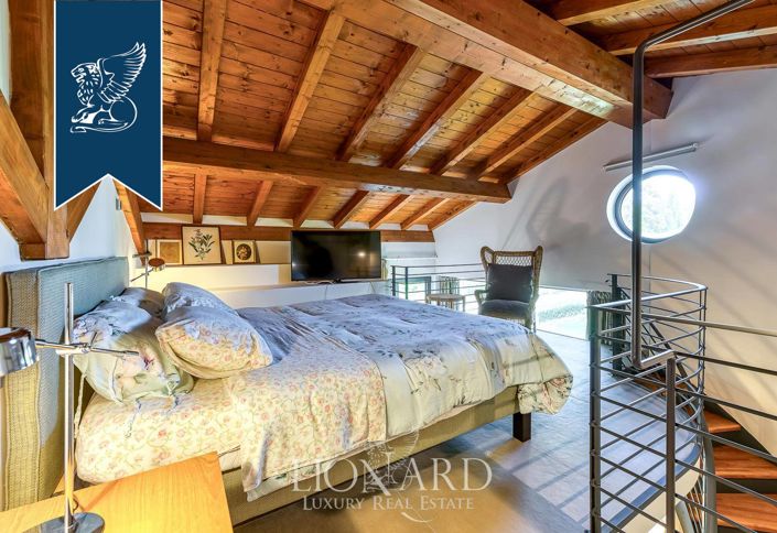 Image No.225-18 Bed Farmhouse for sale