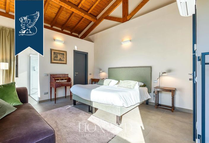 Image No.230-18 Bed Farmhouse for sale