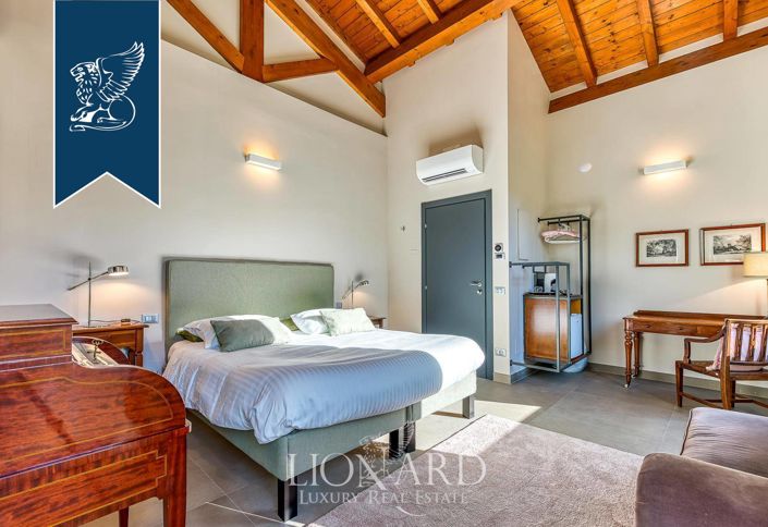 Image No.231-18 Bed Farmhouse for sale