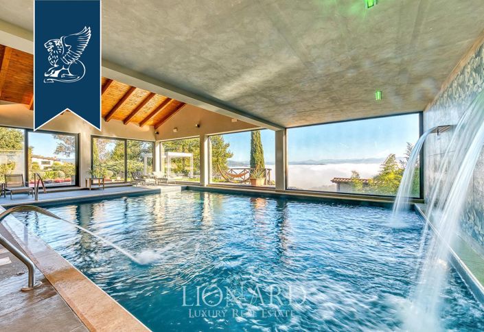 Image No.234-18 Bed Farmhouse for sale