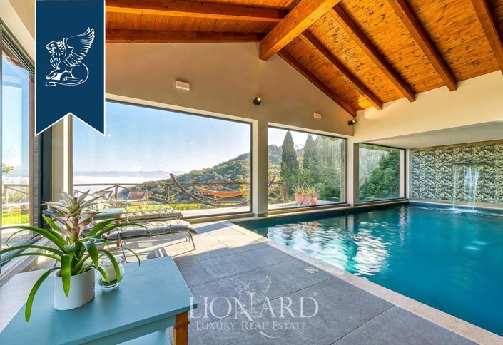 Image No.236-18 Bed Farmhouse for sale