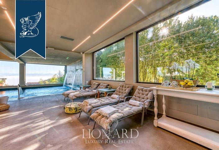 Image No.237-18 Bed Farmhouse for sale