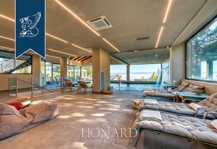 Image No.238-18 Bed Farmhouse for sale