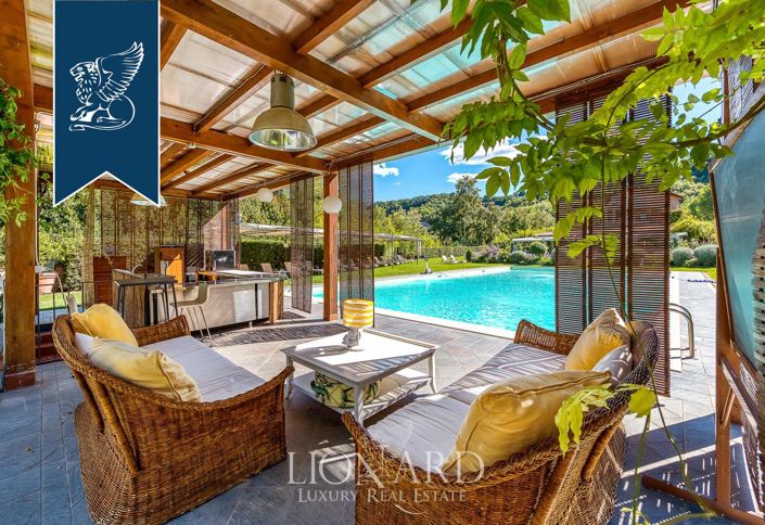 Image No.25-18 Bed Farmhouse for sale