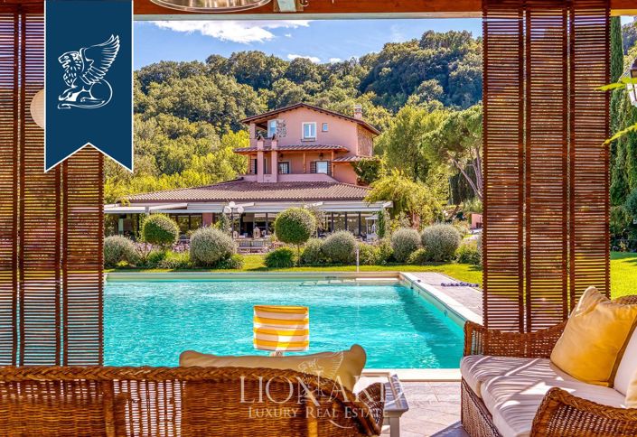 Image No.26-18 Bed Farmhouse for sale