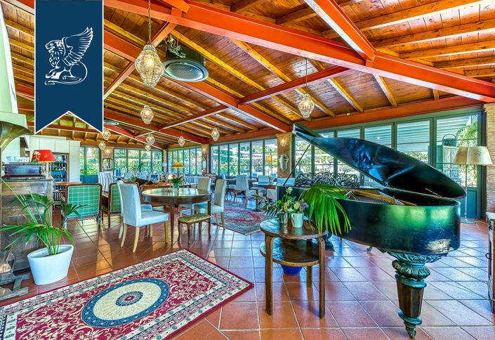 Image No.31-18 Bed Farmhouse for sale