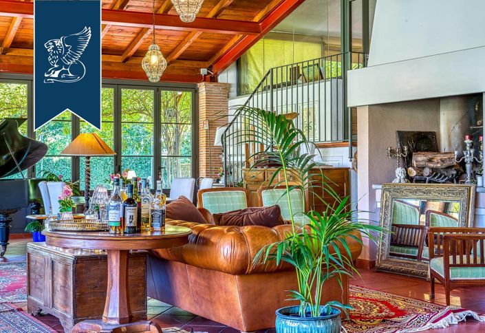 Image No.37-18 Bed Farmhouse for sale