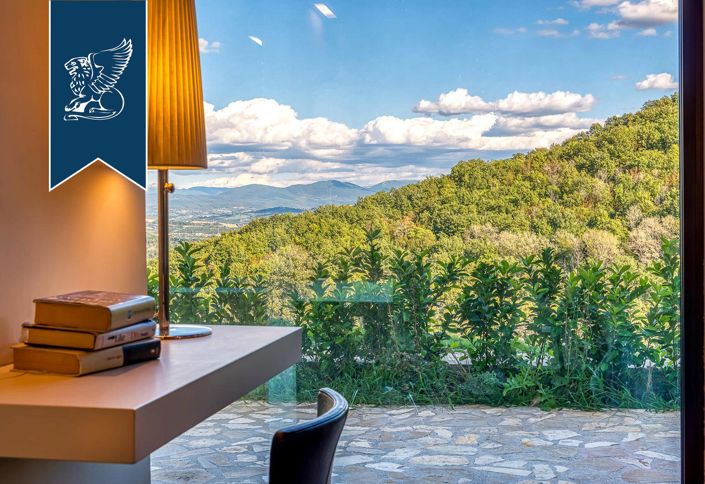 Image No.47-18 Bed Farmhouse for sale