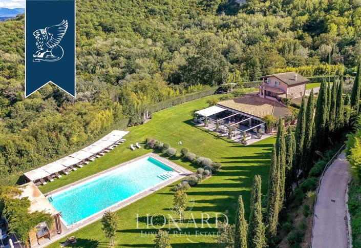 Image No.6-18 Bed Farmhouse for sale