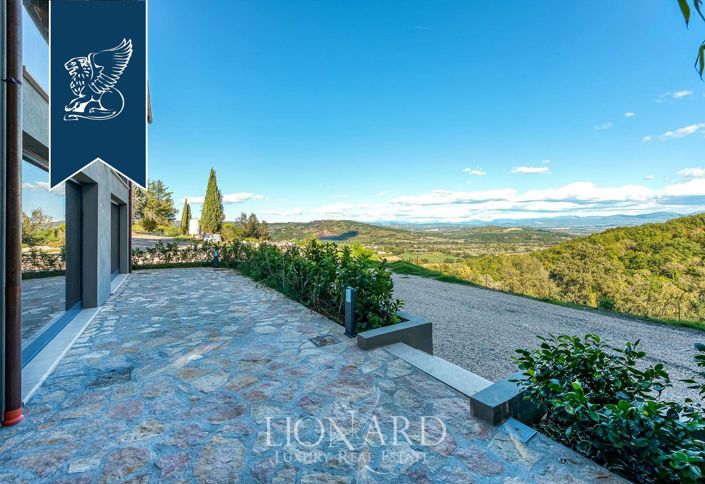 Image No.60-18 Bed Farmhouse for sale