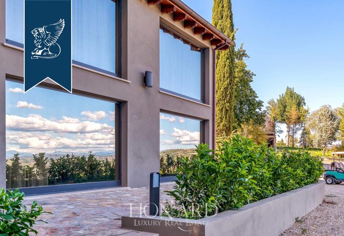 Image No.61-18 Bed Farmhouse for sale