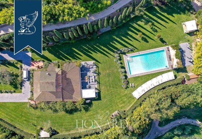 Image No.63-18 Bed Farmhouse for sale