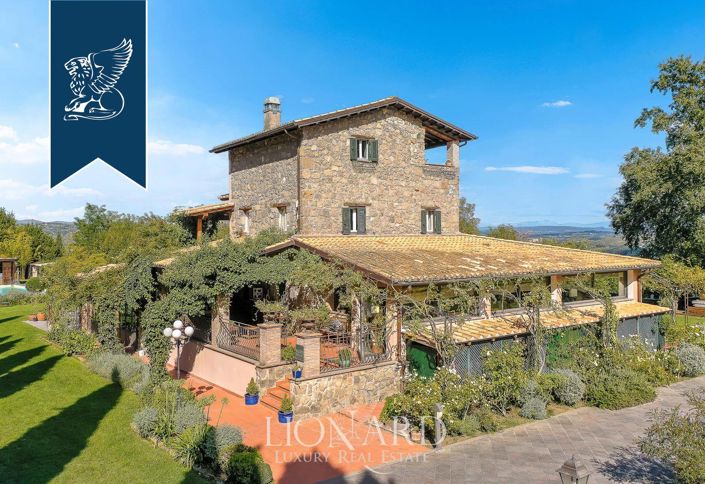 Image No.64-18 Bed Farmhouse for sale