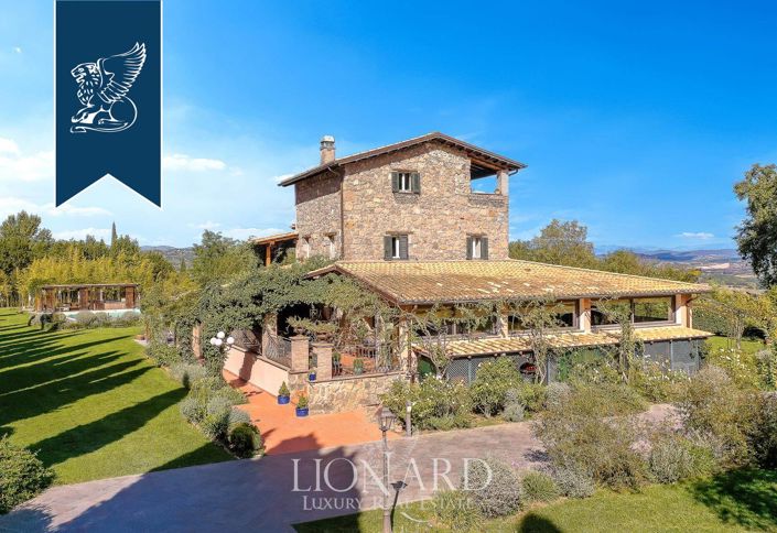 Image No.65-18 Bed Farmhouse for sale