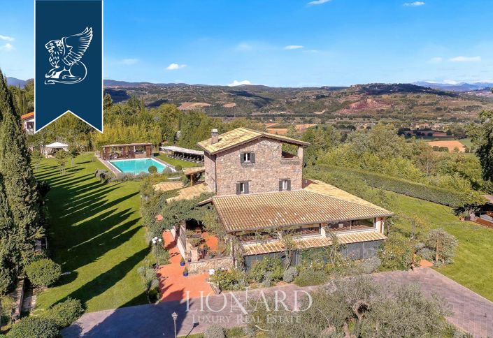 Image No.66-18 Bed Farmhouse for sale