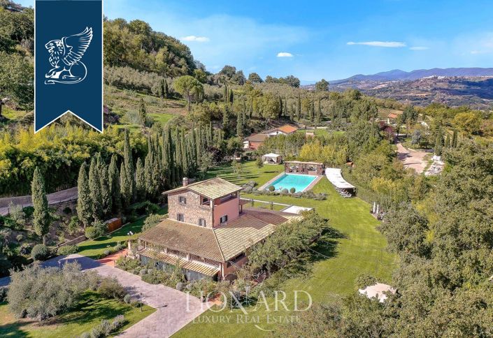 Image No.68-18 Bed Farmhouse for sale