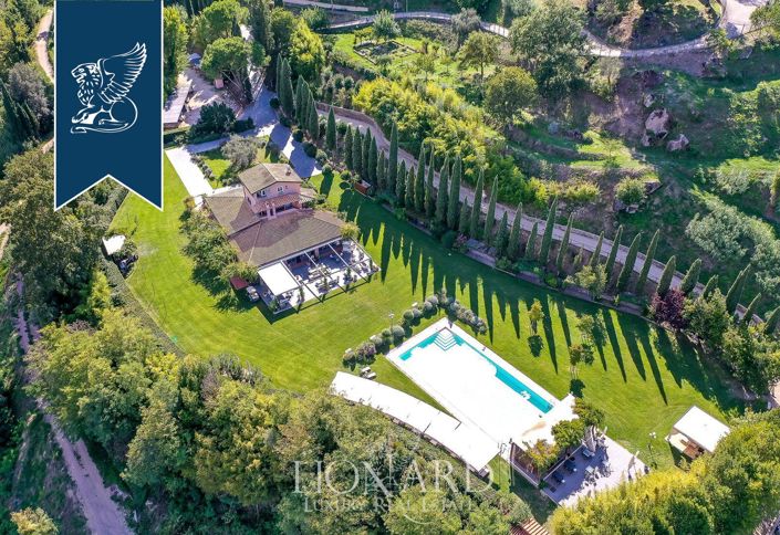 Image No.7-18 Bed Farmhouse for sale