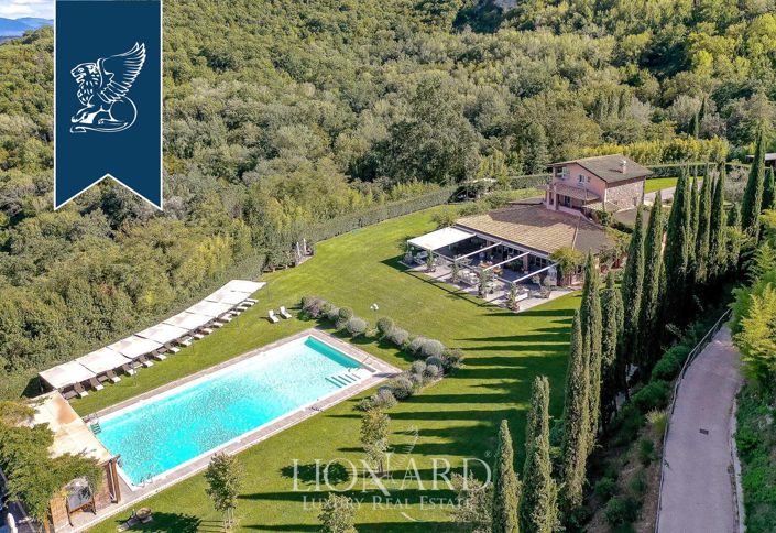 Image No.73-18 Bed Farmhouse for sale