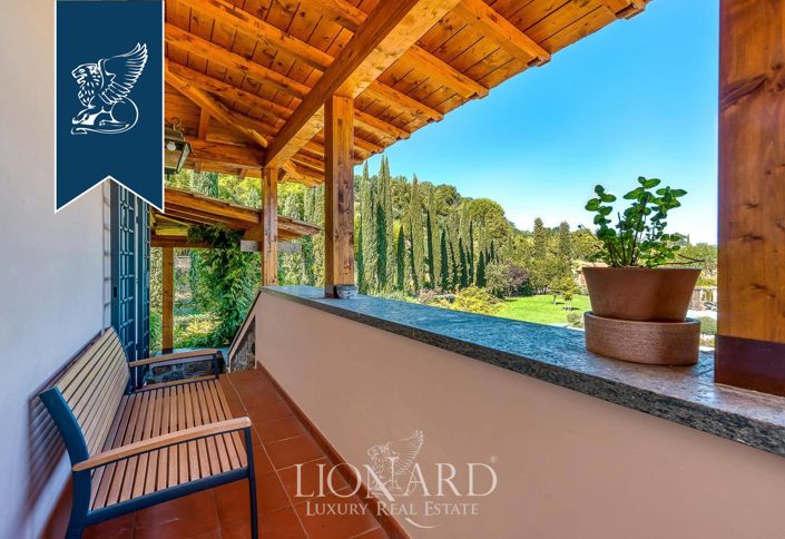 Image No.86-18 Bed Farmhouse for sale