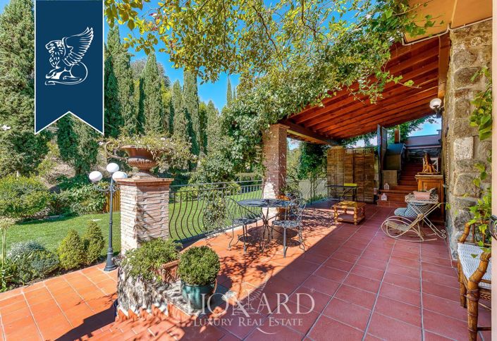 Image No.87-18 Bed Farmhouse for sale