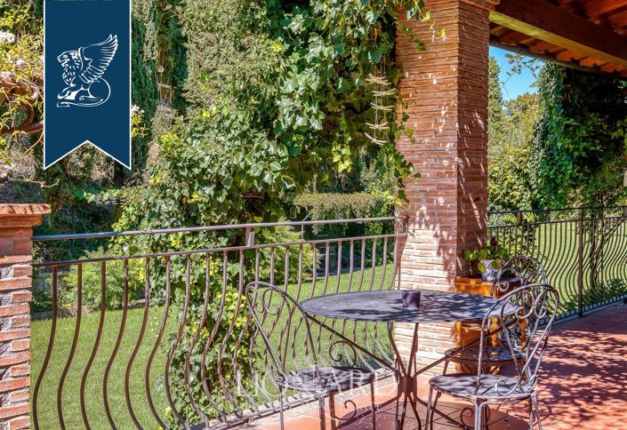 Image No.88-18 Bed Farmhouse for sale