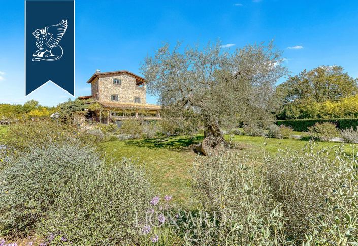 Image No.90-18 Bed Farmhouse for sale