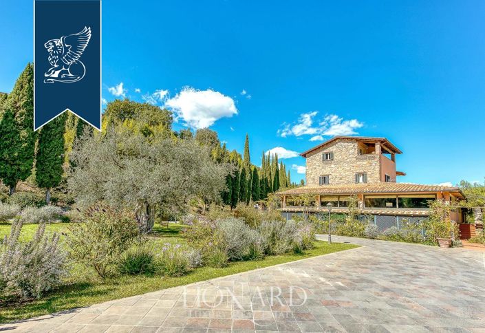 Image No.91-18 Bed Farmhouse for sale