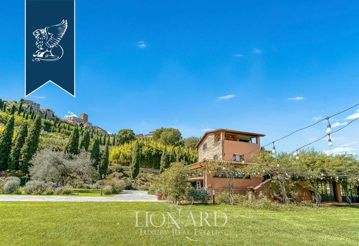 Image No.92-18 Bed Farmhouse for sale