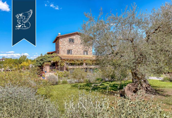 Image No.93-18 Bed Farmhouse for sale