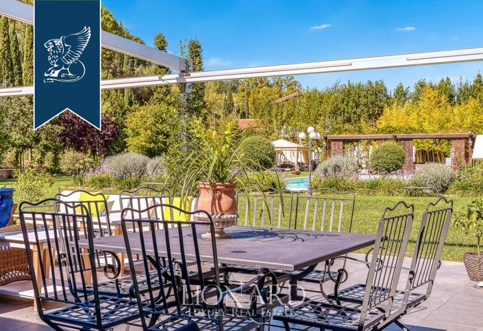 Image No.97-18 Bed Farmhouse for sale