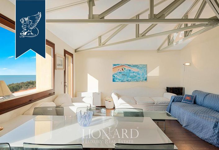 Image No.12-12 Bed Villa for sale