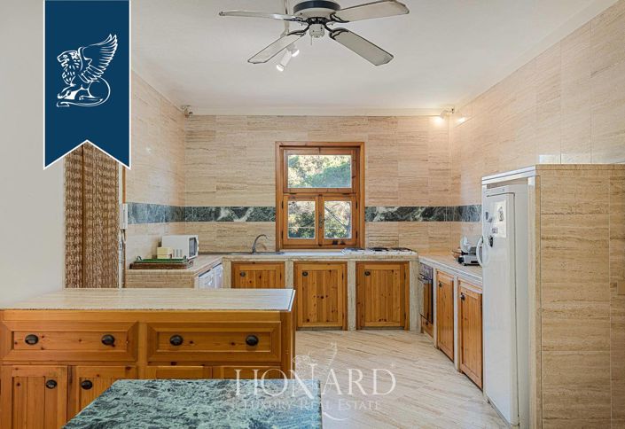 Image No.14-12 Bed Villa for sale