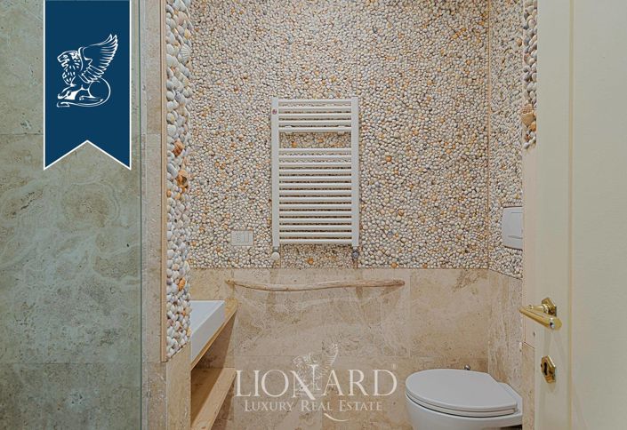 Image No.18-12 Bed Villa for sale