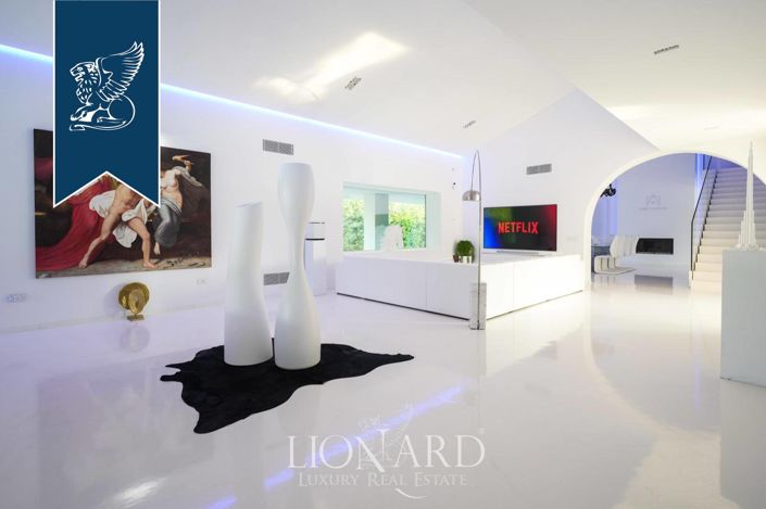 Image No.10-3 Bed Villa for sale