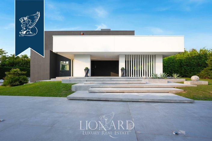 Image No.2-3 Bed Villa for sale