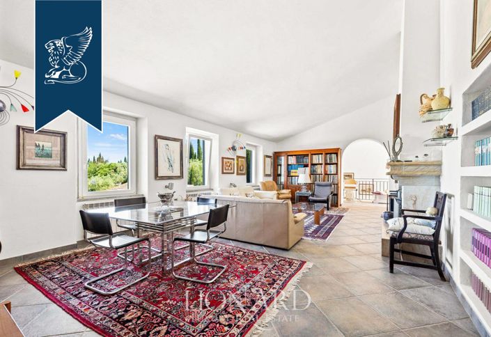 Image No.11-6 Bed Farmhouse for sale