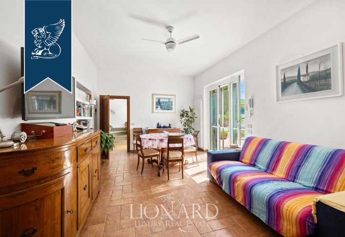 Image No.17-6 Bed Farmhouse for sale