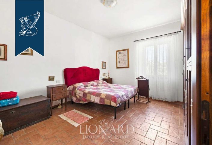 Image No.18-6 Bed Farmhouse for sale