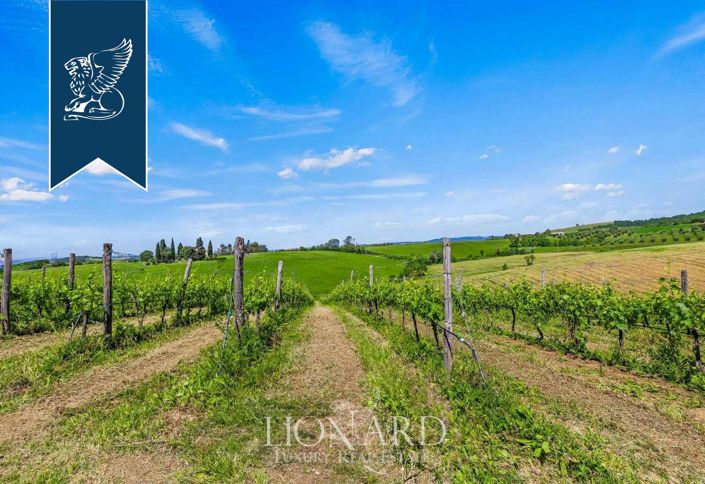 Image No.8-6 Bed Farmhouse for sale