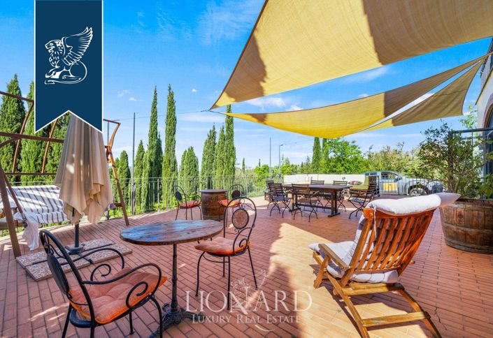 Image No.9-6 Bed Farmhouse for sale