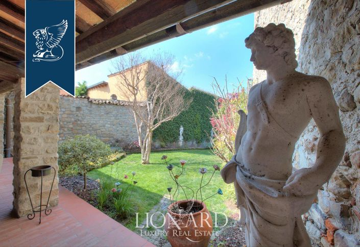 Image No.15-7 Bed Property for sale