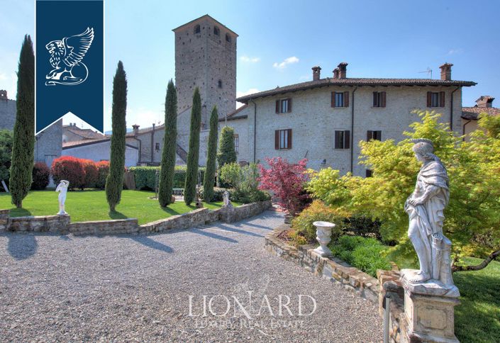 Image No.3-7 Bed Property for sale