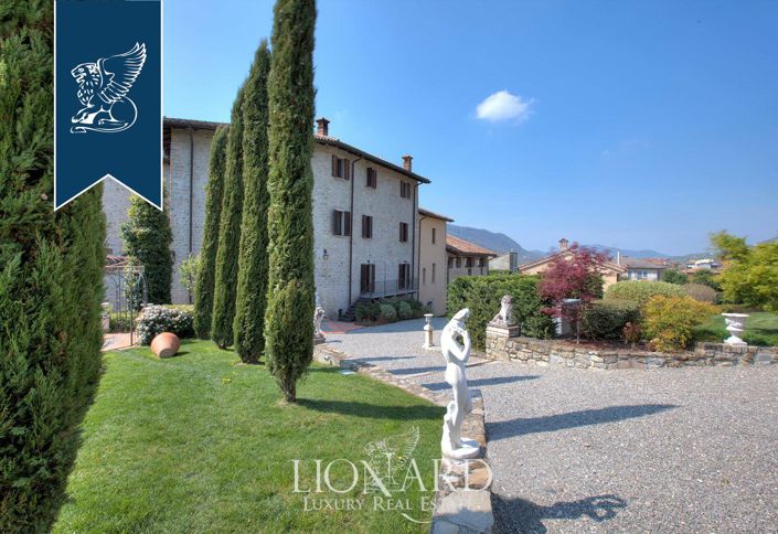 Image No.4-7 Bed Property for sale