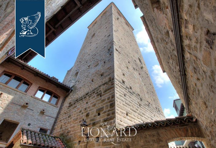 Image No.9-7 Bed Property for sale