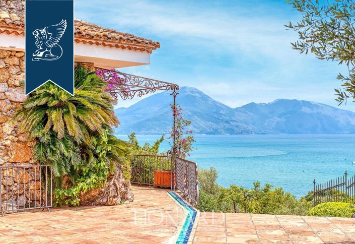 Image No.2-Villa de 8 chambres à vendre à San Giovanni a Piro