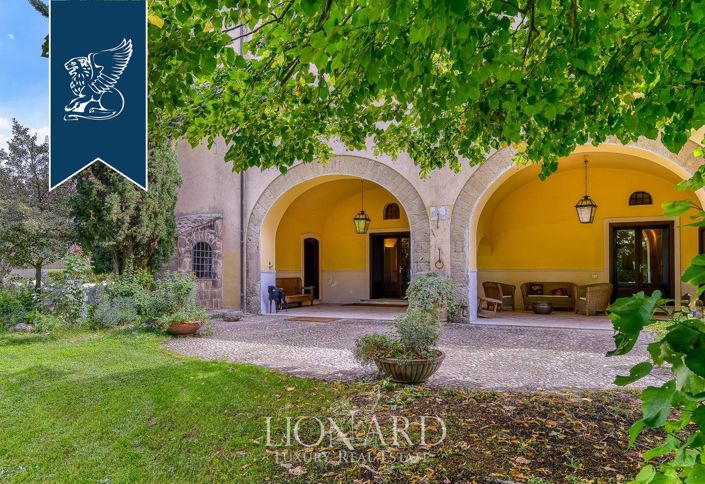 Image No.10-18 Bed Villa for sale