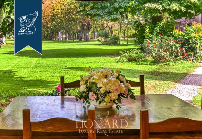 Image No.13-18 Bed Villa for sale