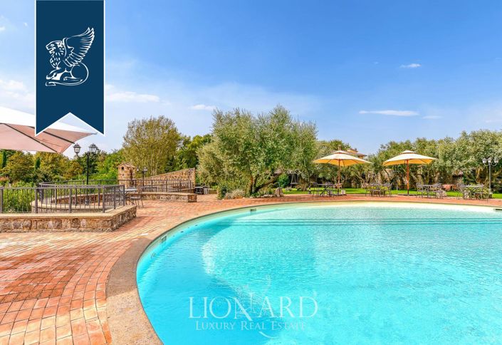 Image No.17-18 Bed Villa for sale