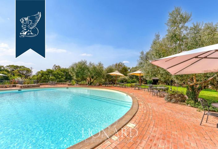 Image No.18-18 Bed Villa for sale